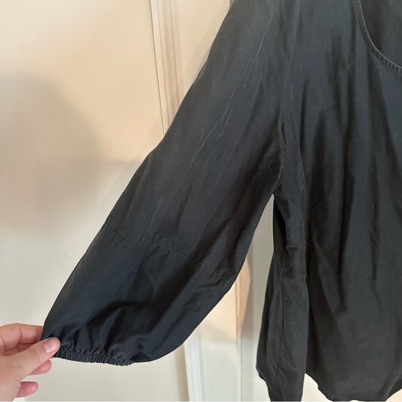 Ava & Viv | Black Structured Top - Picture 3 of 4